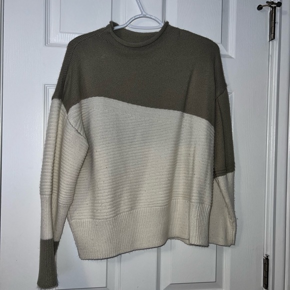 Sweater - Picture 1 of 2